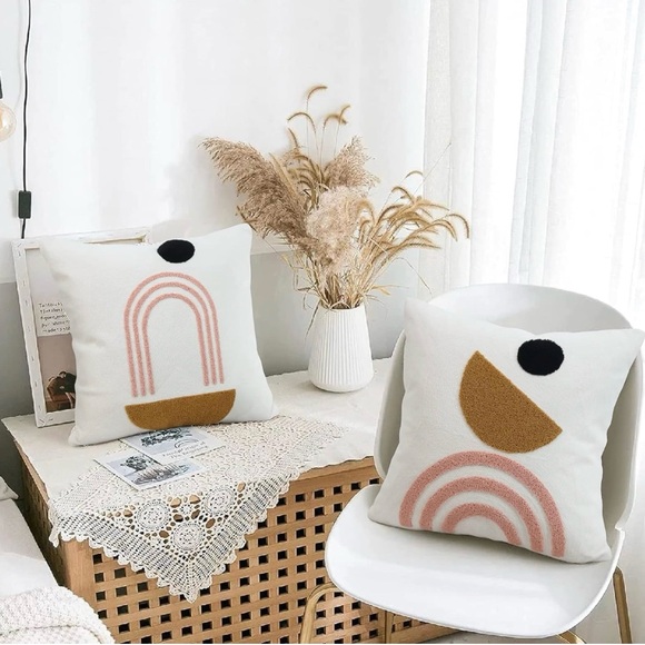 NWOT Abstract Boho Throw Pillows - 18 x 18 in. covers - Set of 2 - Geometric - Picture 4 of 7